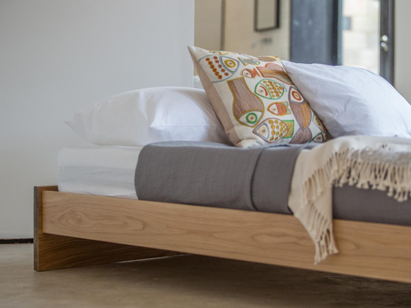 Pillow for bed without headboard shop