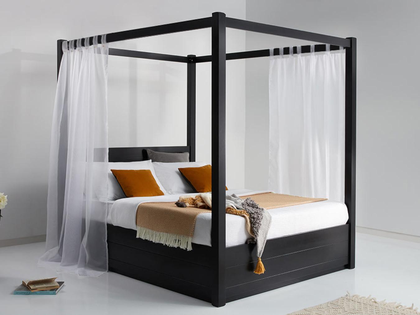black four poster bed with curtains